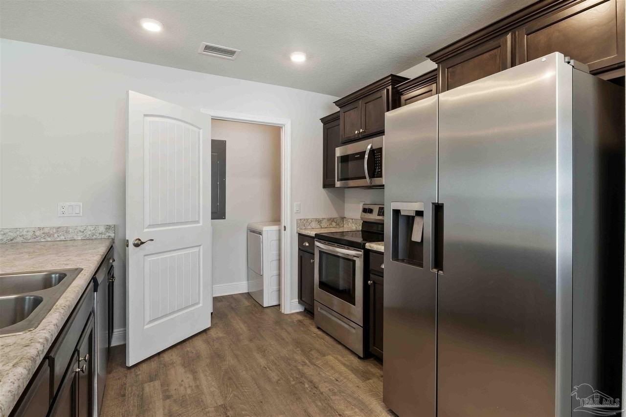 6263 Cardinal Cove Ln - Photo 6 of 23