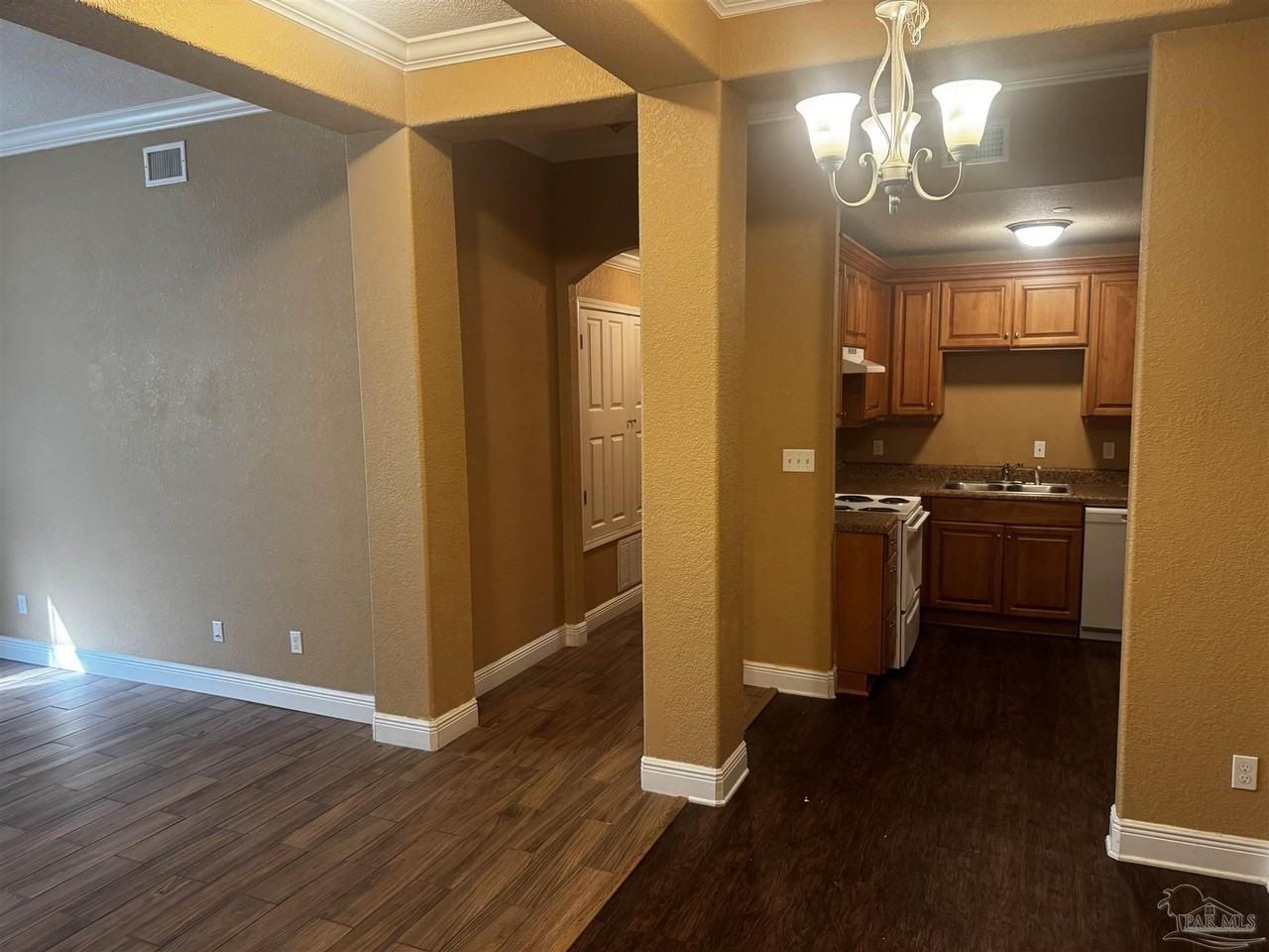 7071 Lake Joanne Dr Apt 2b - Photo 3 of 19