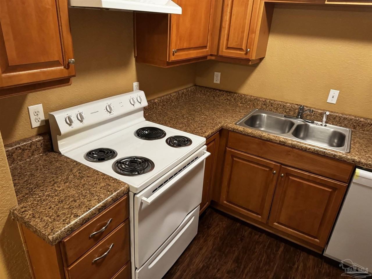 7071 Lake Joanne Dr Apt 2b - Photo 7 of 19