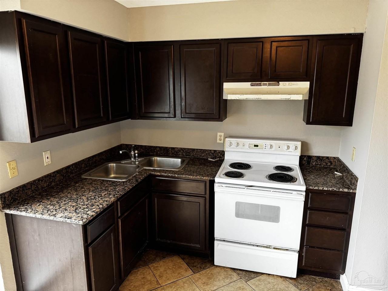 8810 Fowler Ave Apt D - Photo 5 of 10