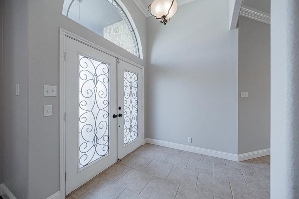 2903 Savoy Pl - Photo 6 of 50