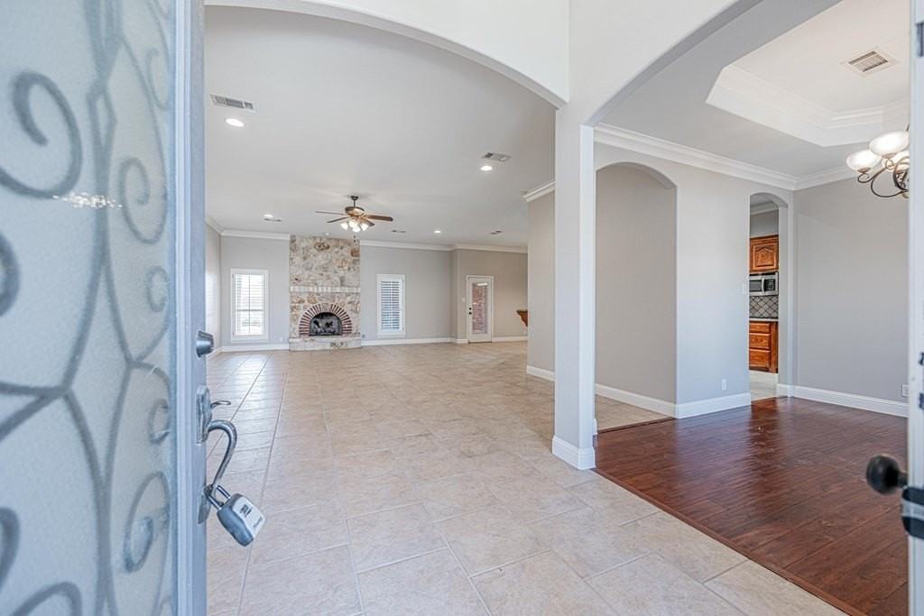 2903 Savoy Pl - Photo 7 of 50