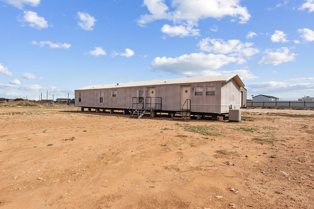 5300 N County Rd W - Photo 2 of 19