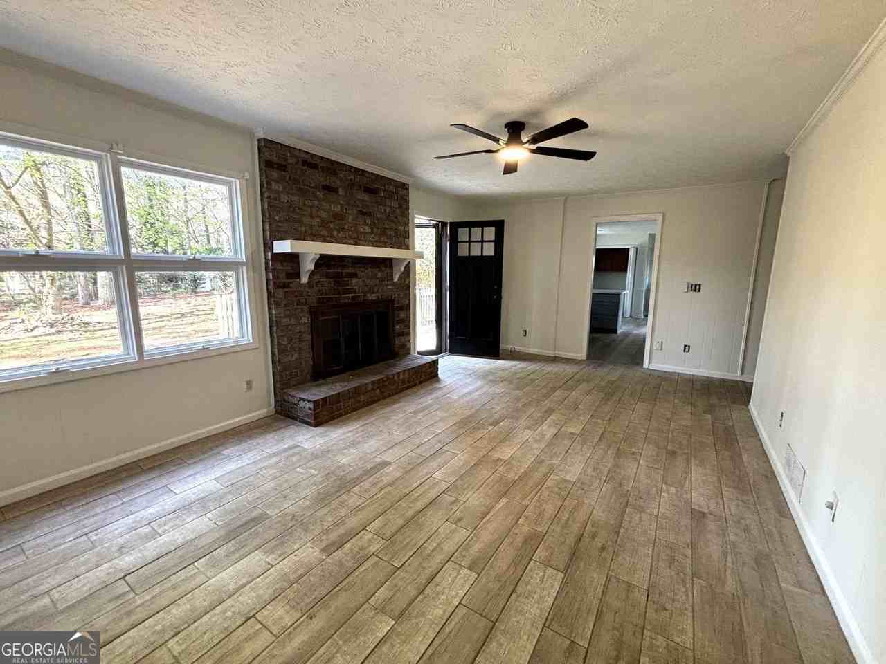 2305 Eastgate Dr - Photo 3 of 14