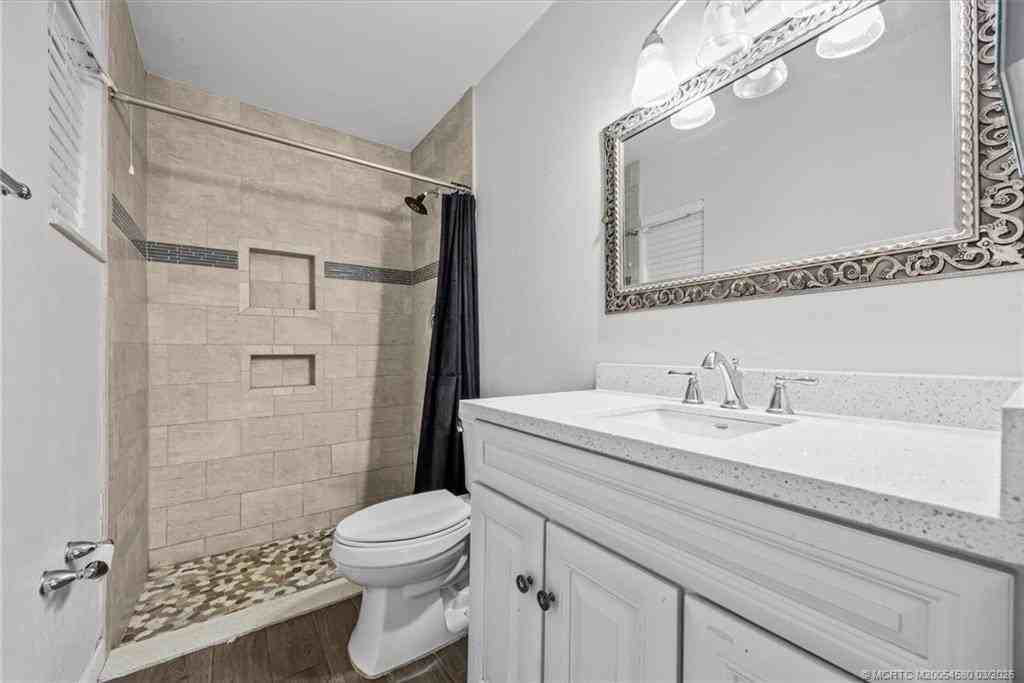 1250 Se Petunia Ave - Photo 5 of 31