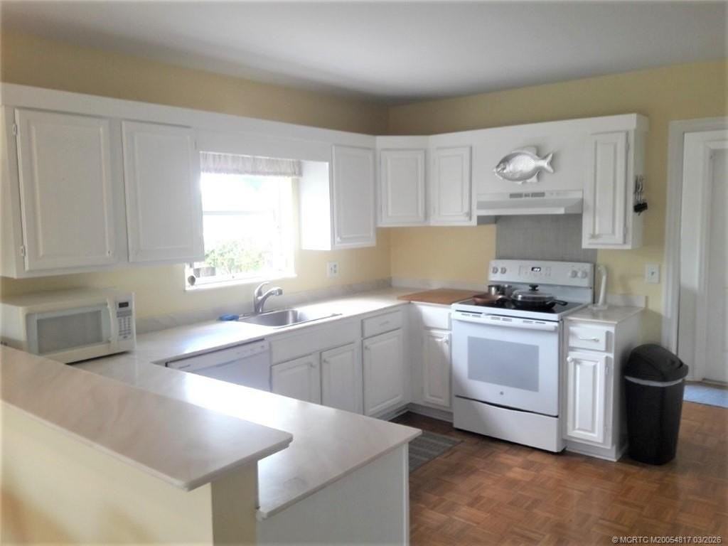 3543 Se Fairway E - Photo 6 of 34