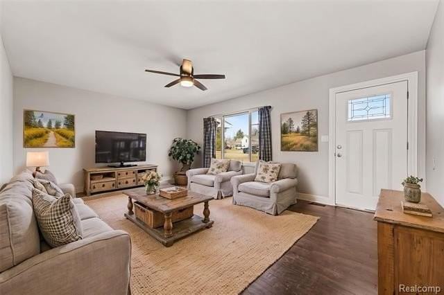 880 Hemingway Rd - Photo 4 of 21