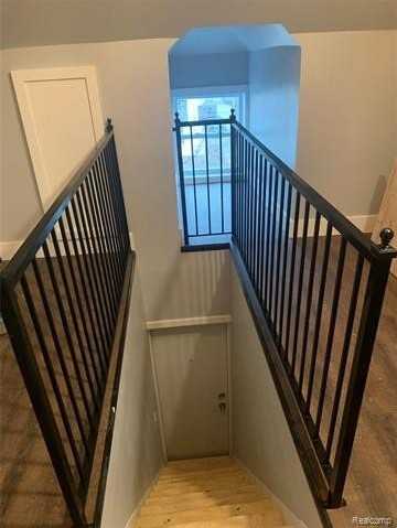 132 Pilgrim St #3rdFL - Photo 6 of 8