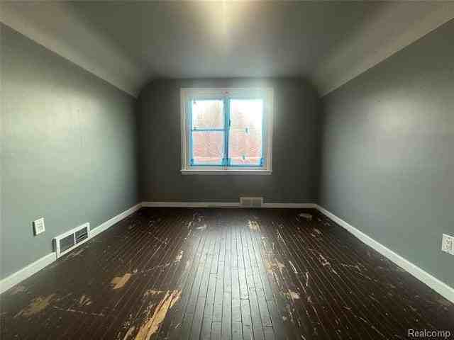 11566 Sanford St - Photo 3 of 14