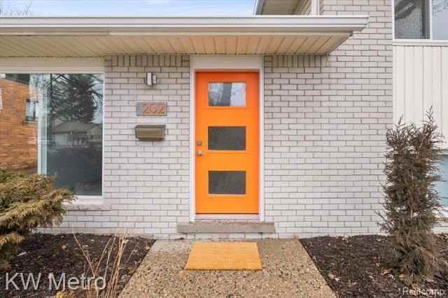 202 Broadacre Ave - Photo 3 of 31