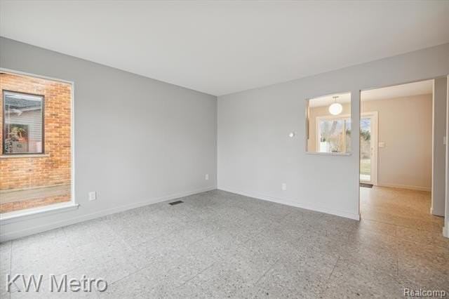 202 Broadacre Ave - Photo 5 of 31