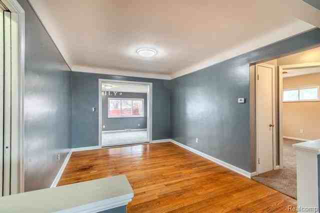 21135 Virginia Ave - Photo 6 of 33