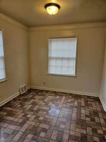 11764 Beaconsfield St - Photo 2 of 23