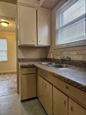 11764 Beaconsfield St - Photo 3 of 23