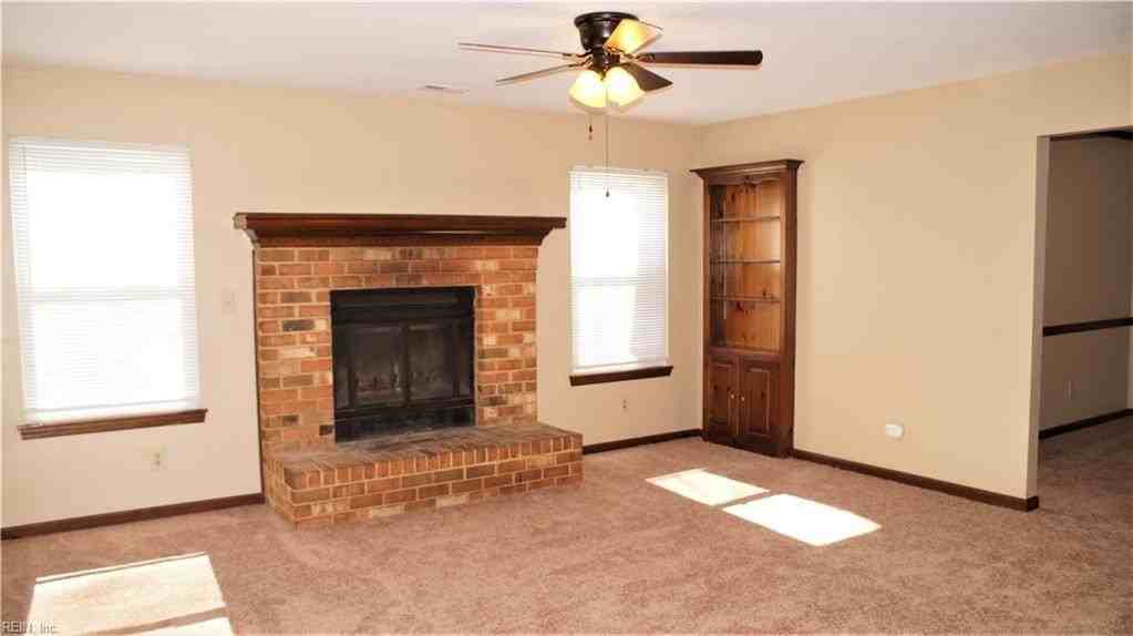 1504 Crawley Cir - Photo 4 of 23