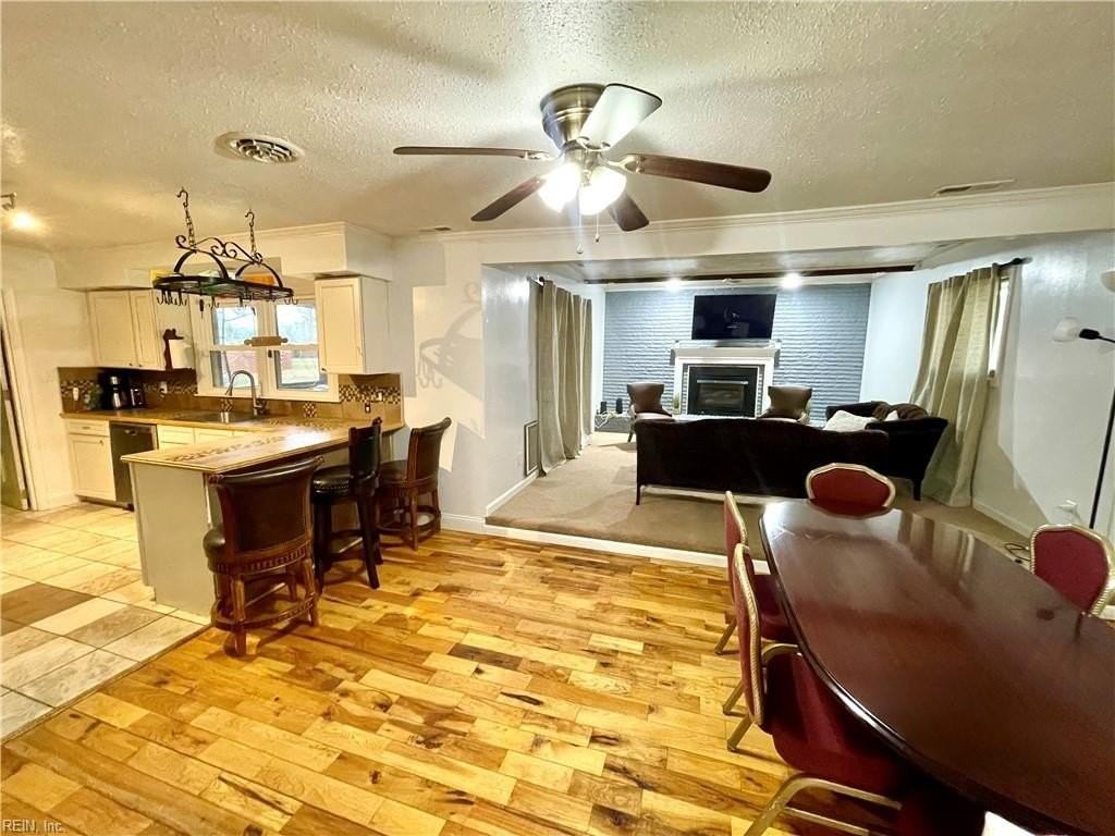 1341 Devonshire Ct - Photo 5 of 23