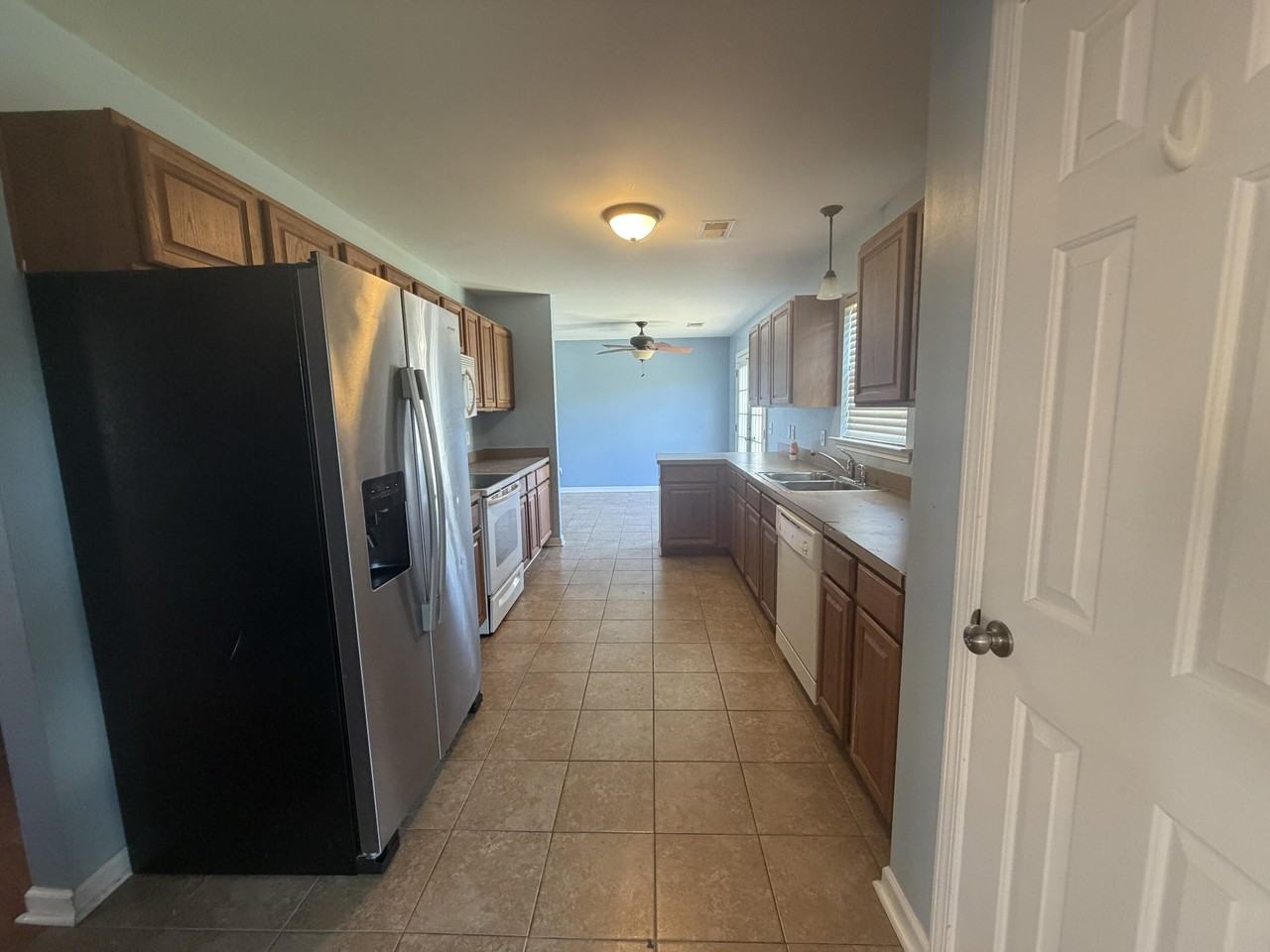 575 Batty Way - Photo 7 of 42