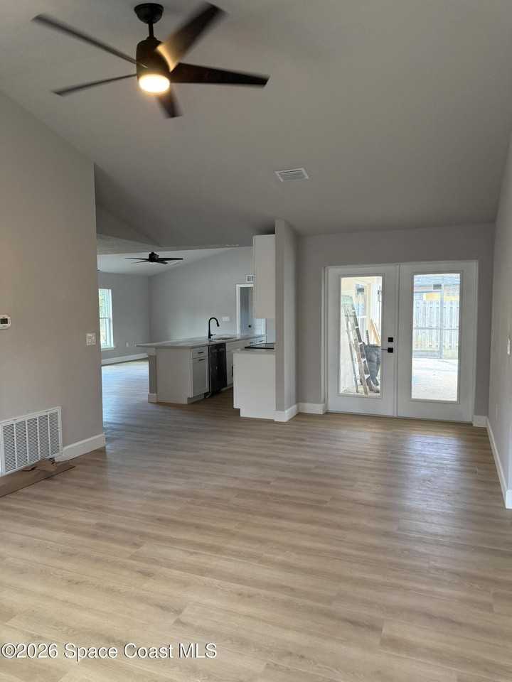 2255 Plantation Dr - Photo 4 of 7