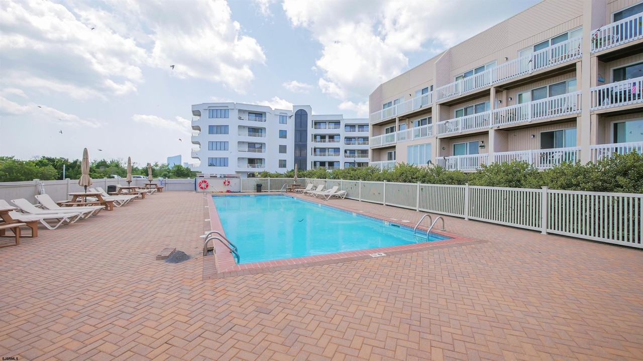 323 44th St S - Photo 2 of 32