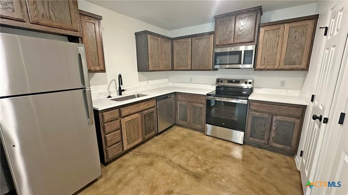 977 Cline Dr - Photo 2 of 10