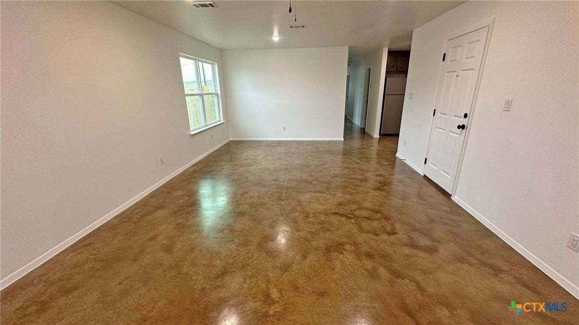 977 Cline Dr - Photo 3 of 10