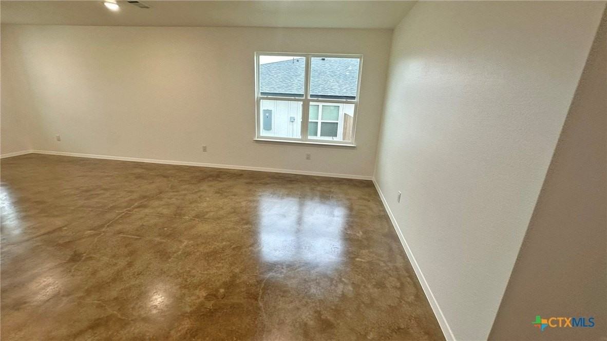 977 Cline Dr - Photo 4 of 10