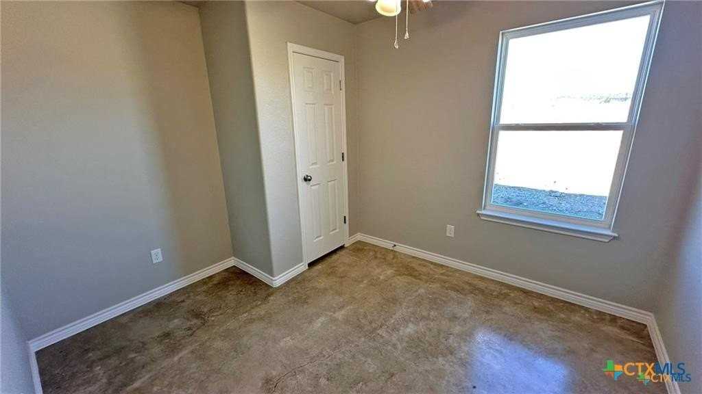 214 Allen St - Photo 6 of 10