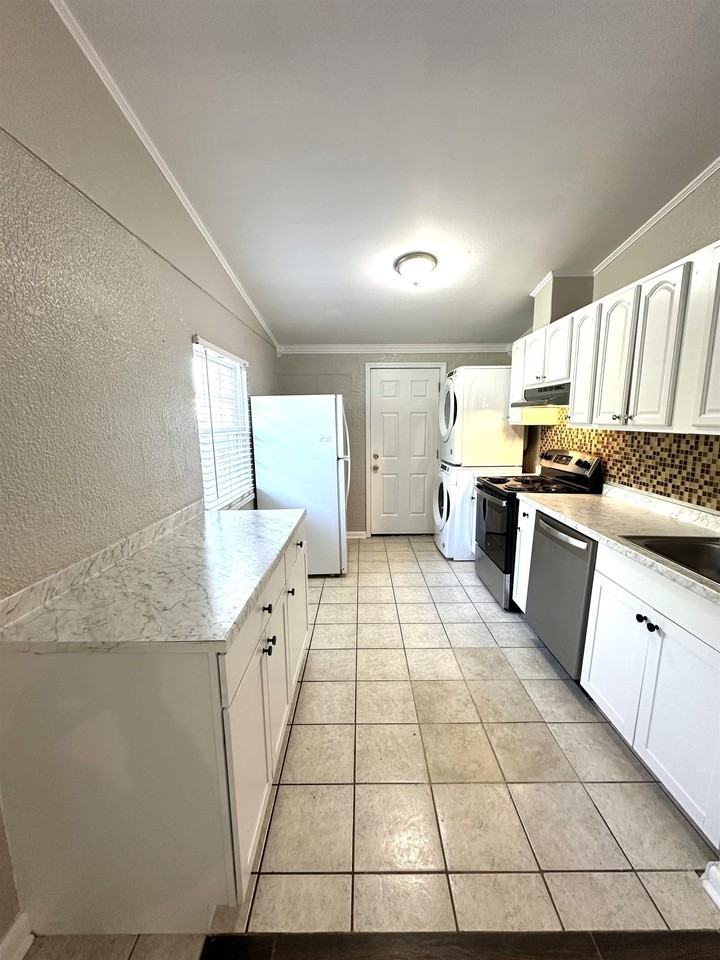 2917 Mission Rd - Photo 7 of 23