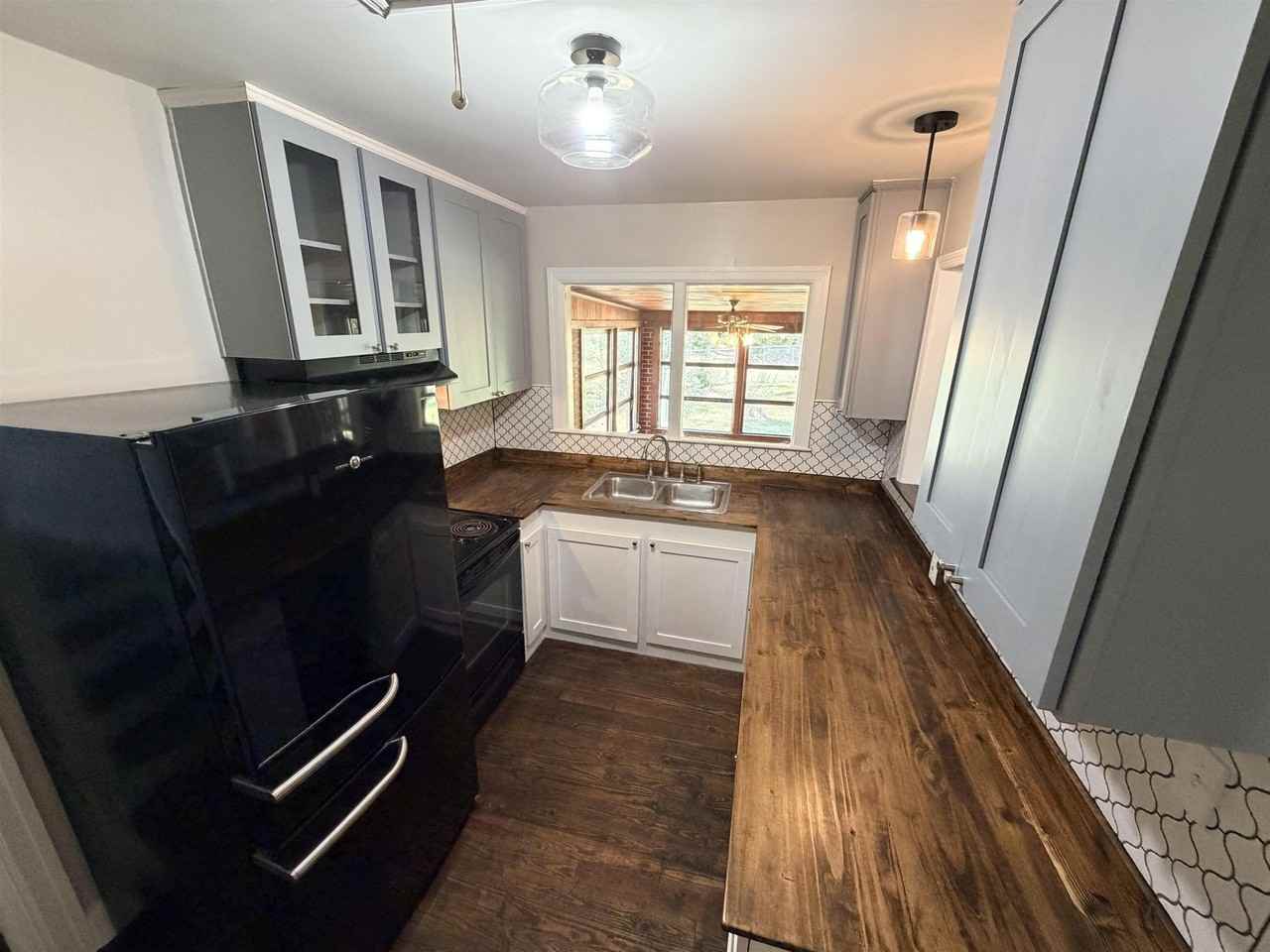 1024 Cherokee Dr - Photo 7 of 24