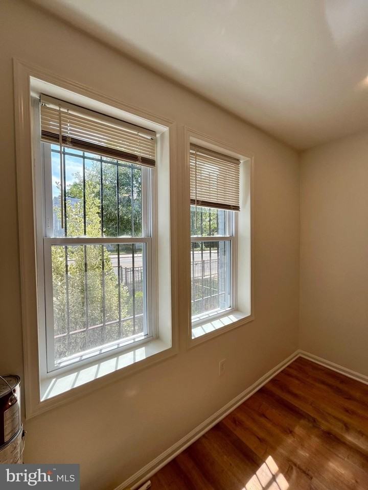 1718 W Virginia Ave Ne Apt 1 - Photo 3 of 12