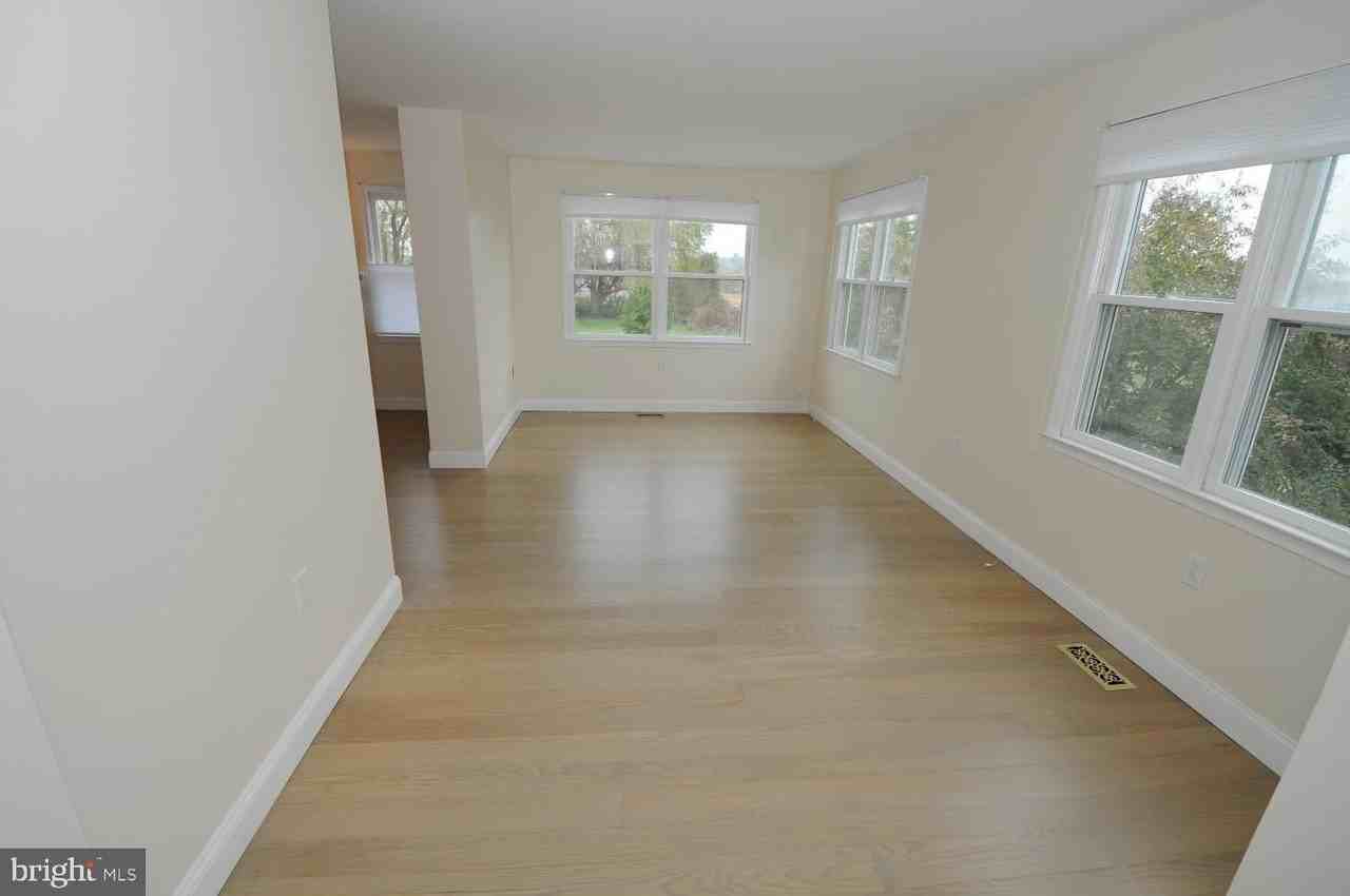 1108 Meredith Ln - Photo 4 of 20