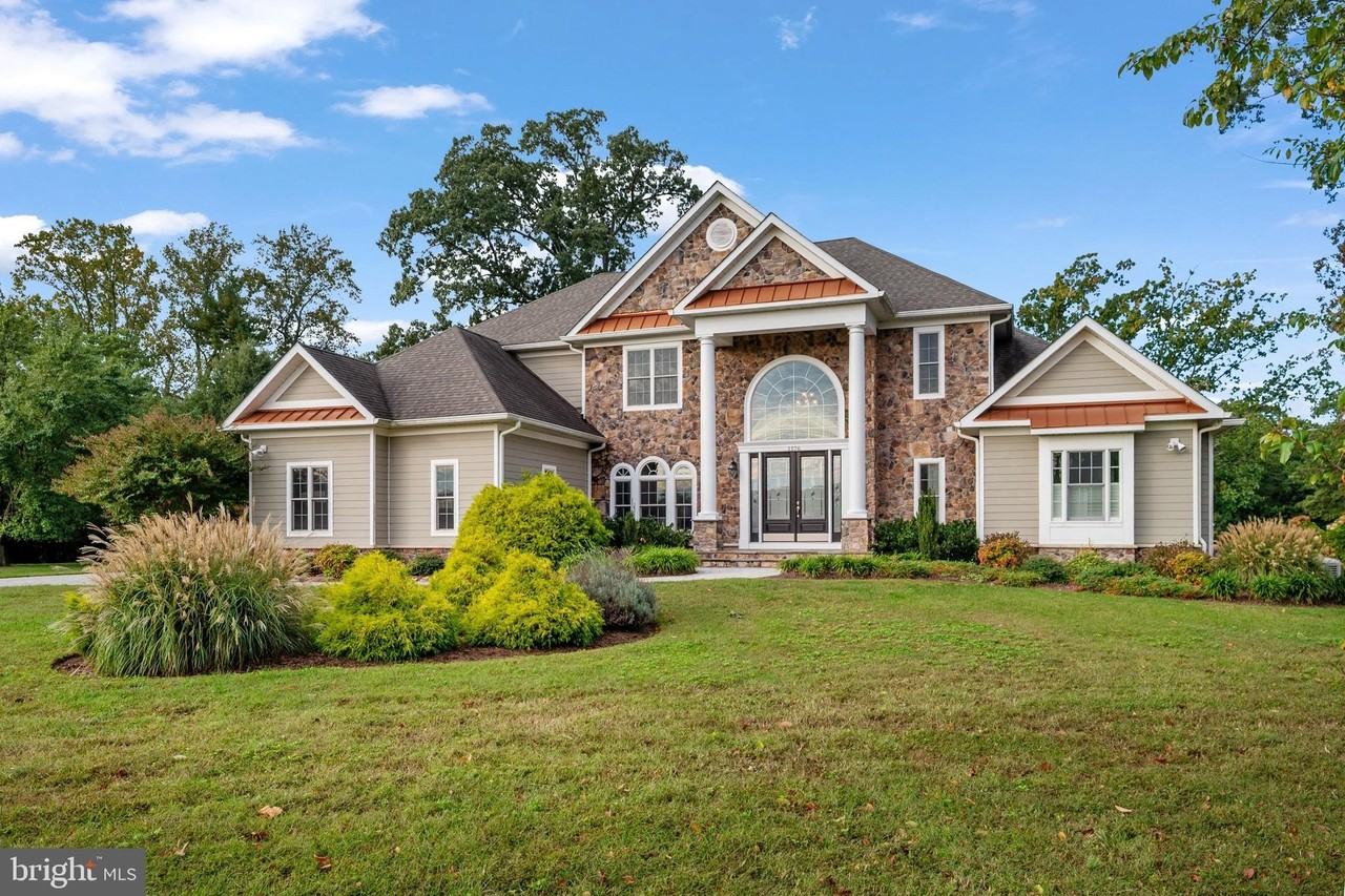 1576 Bay Head Rd - Photo 2 of 50