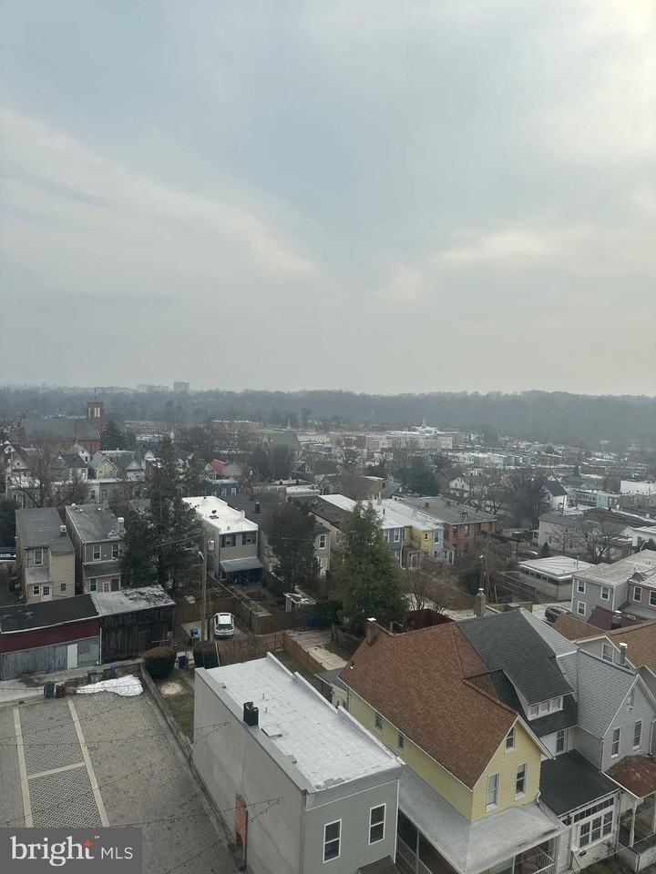 3939 Roland Ave - Photo 2 of 9