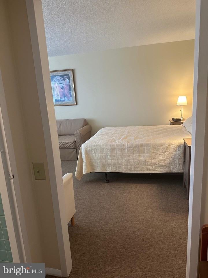 3939 Roland Ave - Photo 3 of 9