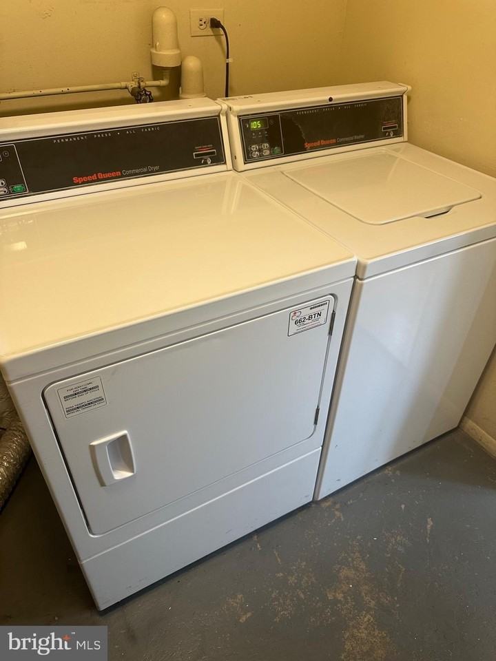 3939 Roland Ave - Photo 4 of 9