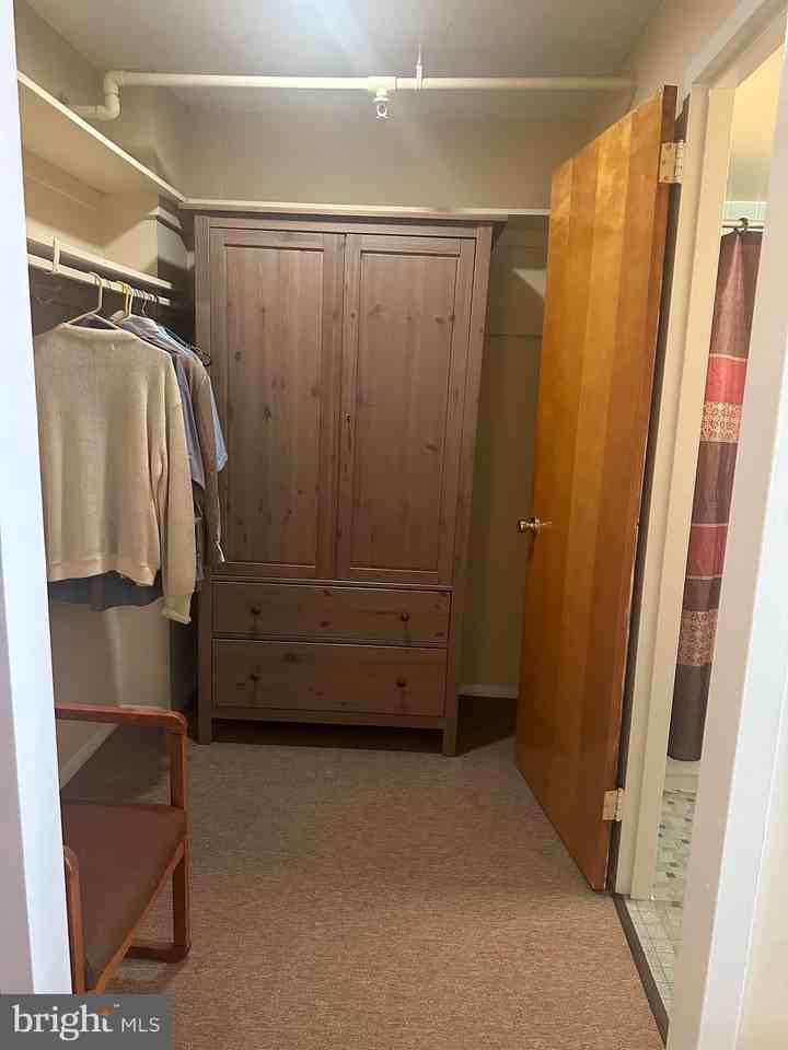 3939 Roland Ave - Photo 5 of 9