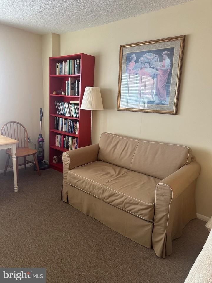 3939 Roland Ave - Photo 6 of 9