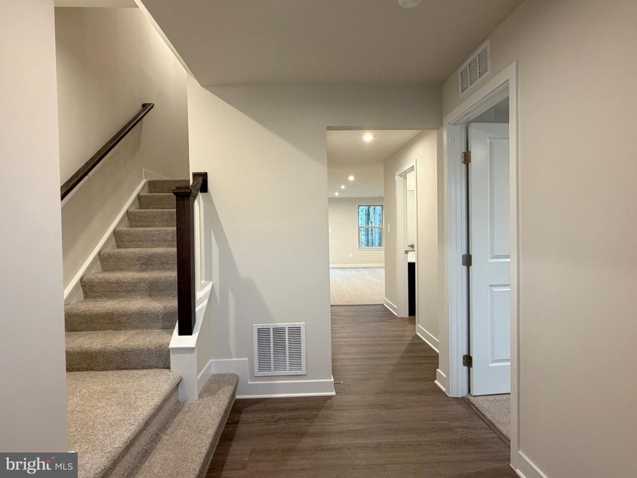 9331 Klamath Ct - Photo 3 of 28