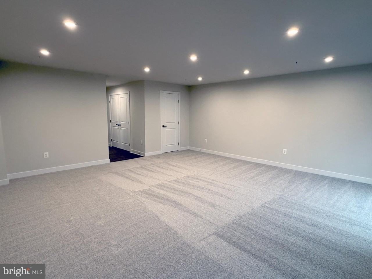 9331 Klamath Ct - Photo 7 of 28