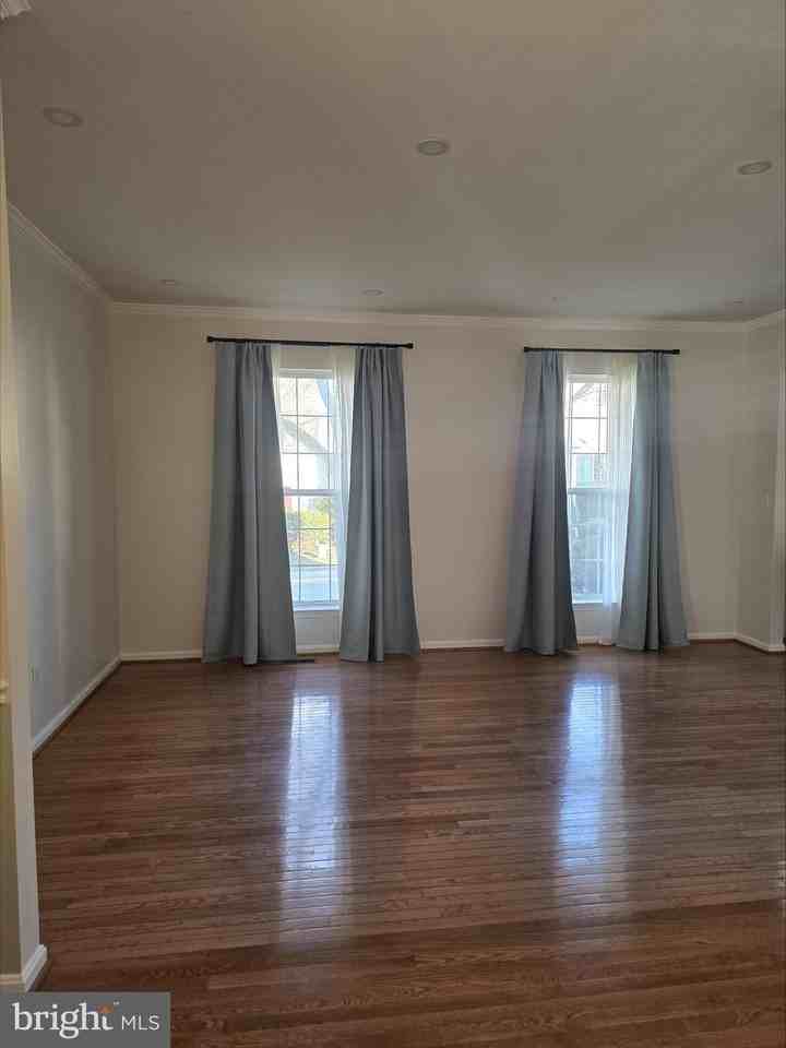 20323 Swallow Point Rd - Photo 5 of 15