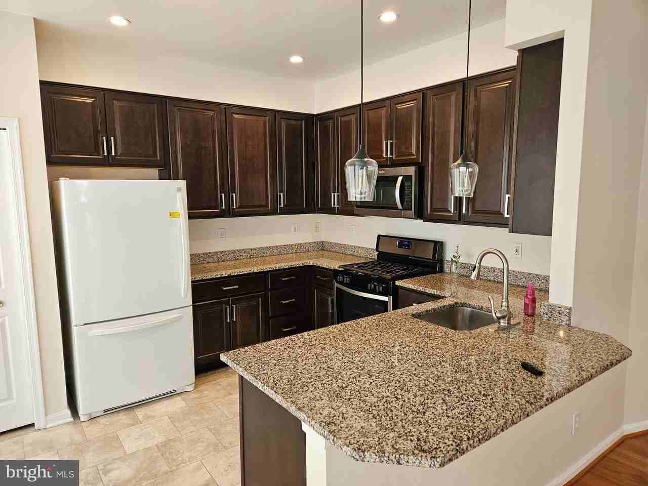 20323 Swallow Point Rd - Photo 7 of 15