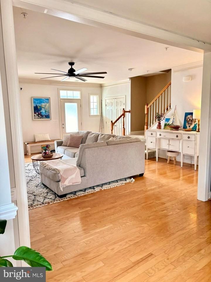 113 Henry Stoupe Way - Photo 3 of 19