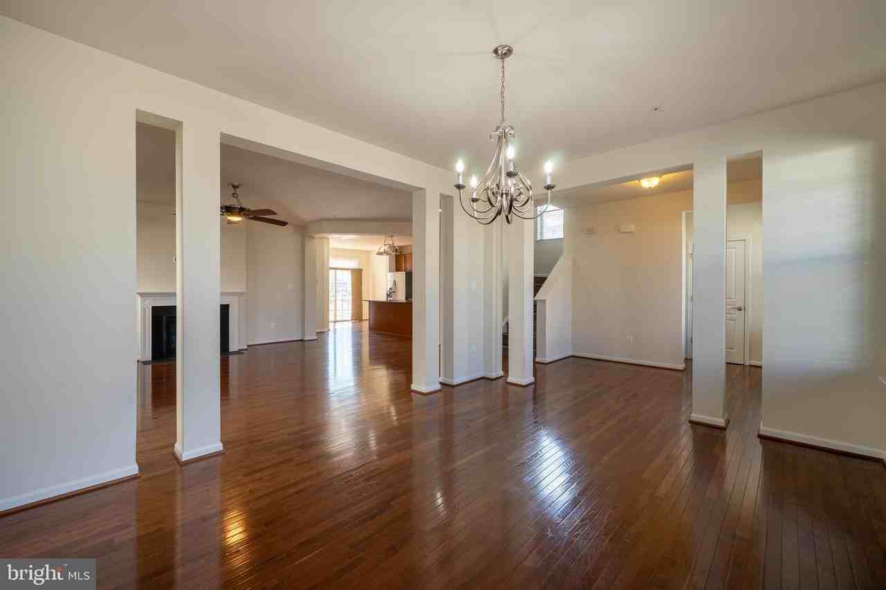 22944 Woodland Park Rd - Photo 7 of 42