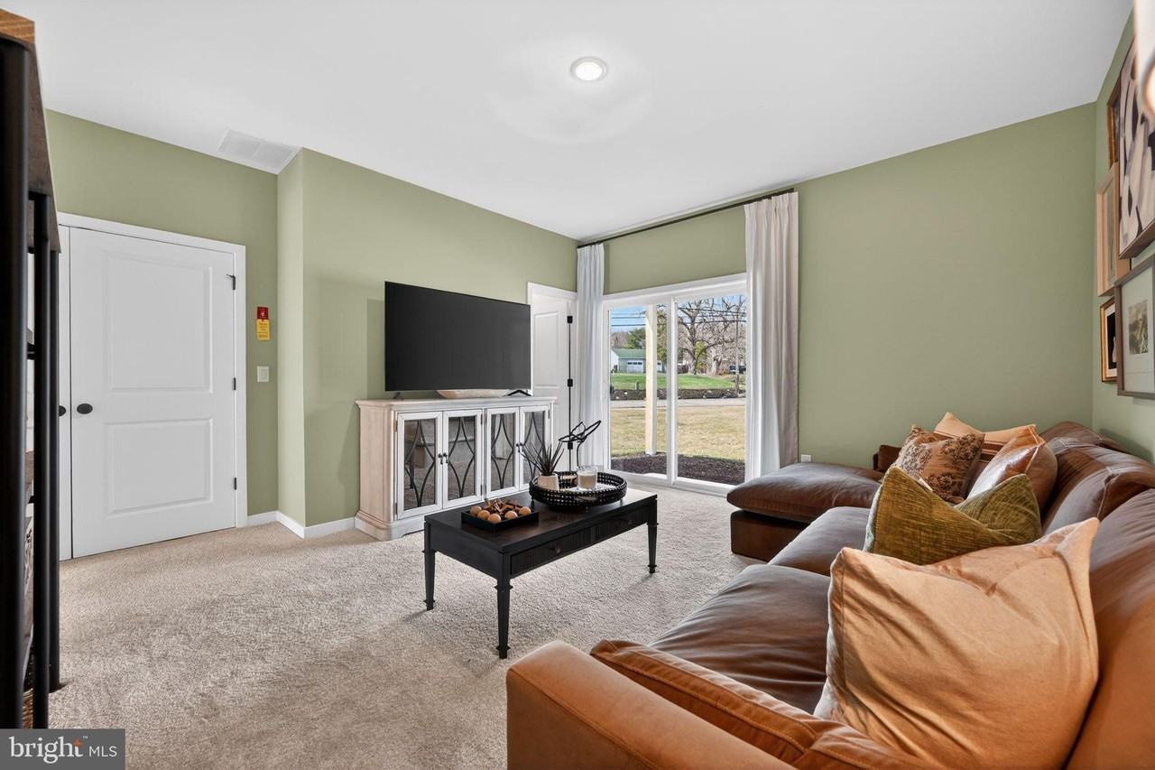 44 Basswood St Unit 602 - Photo 4 of 30