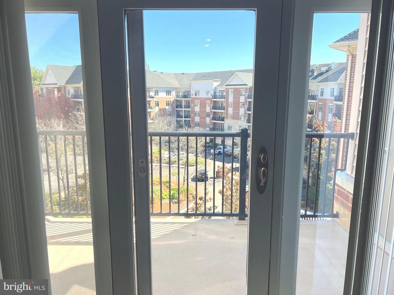 527 Carson Ter - Photo 7 of 15