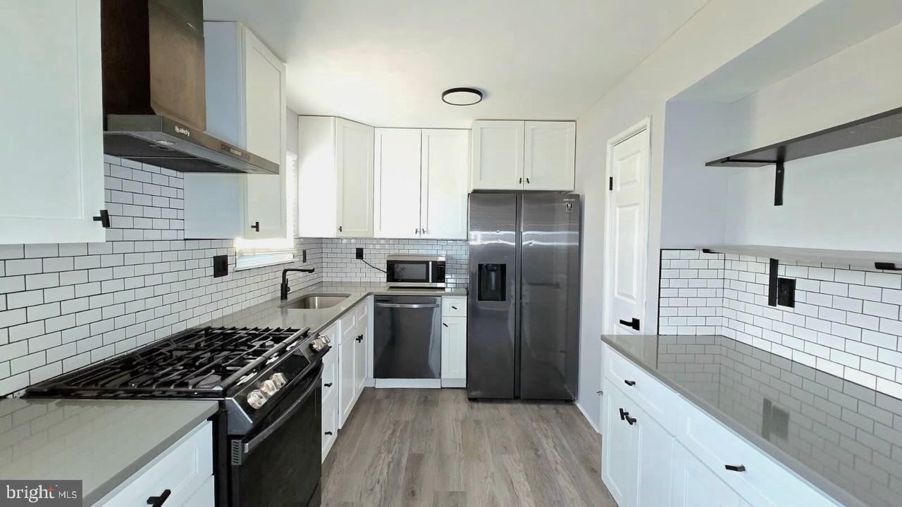 4214 Carteret Dr - Photo 5 of 19