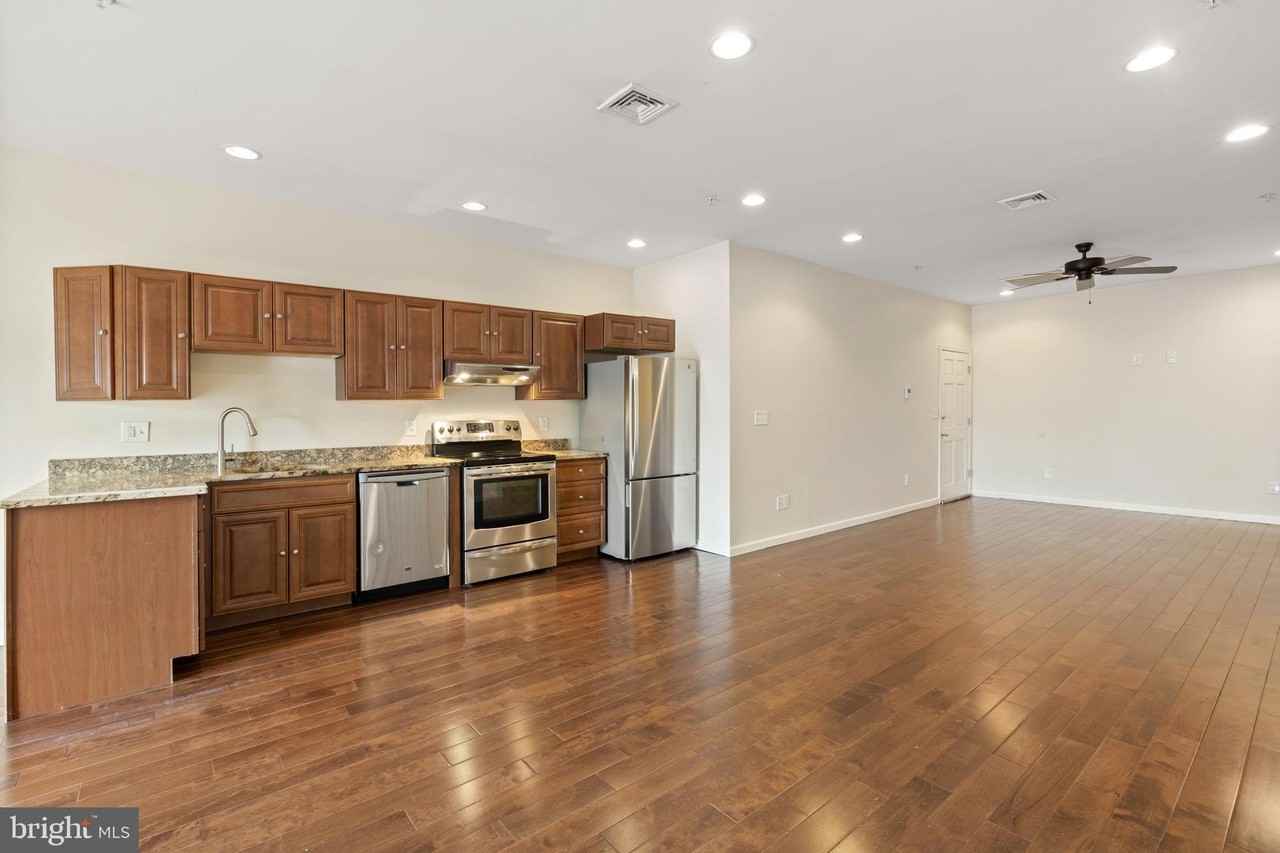 118-20 Richmond St Unit 2f - Photo 3 of 18