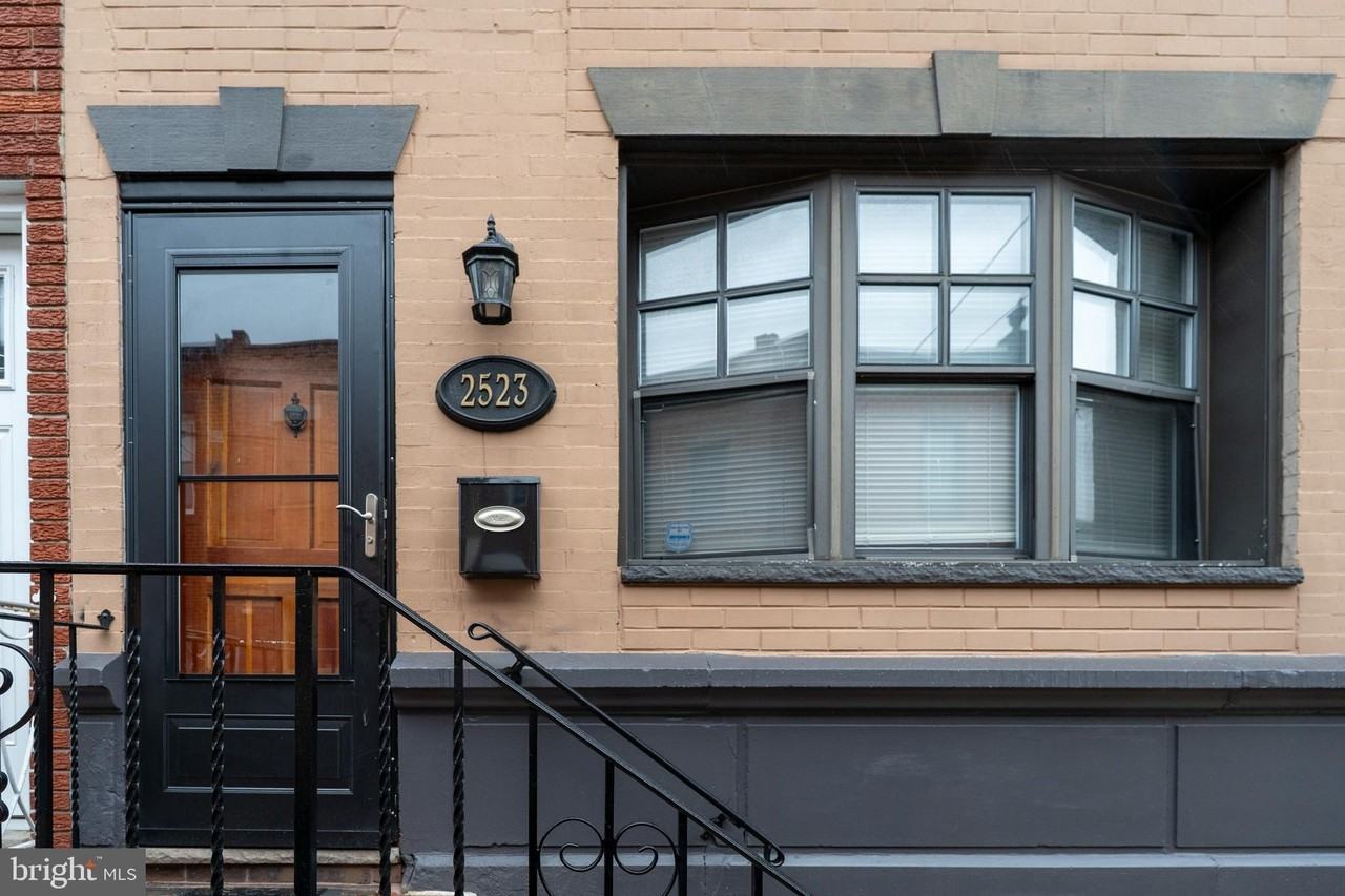 2523 S Rosewood St - Photo 3 of 25