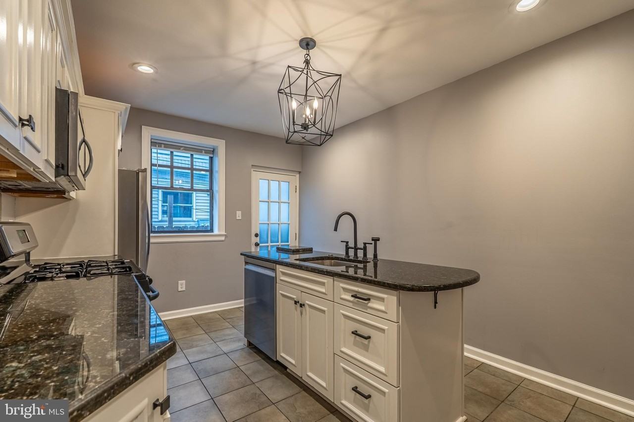 2523 S Rosewood St - Photo 7 of 25