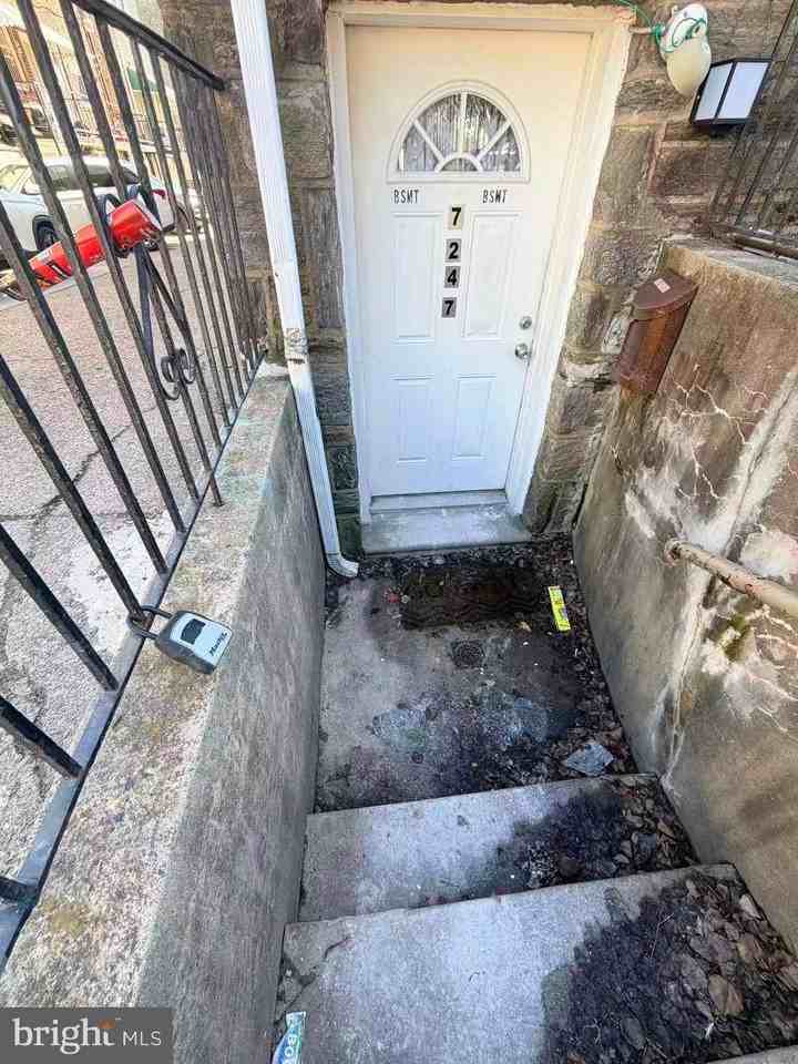 7247 7247 CHARLES Street unit: Basement - Photo 2 of 16